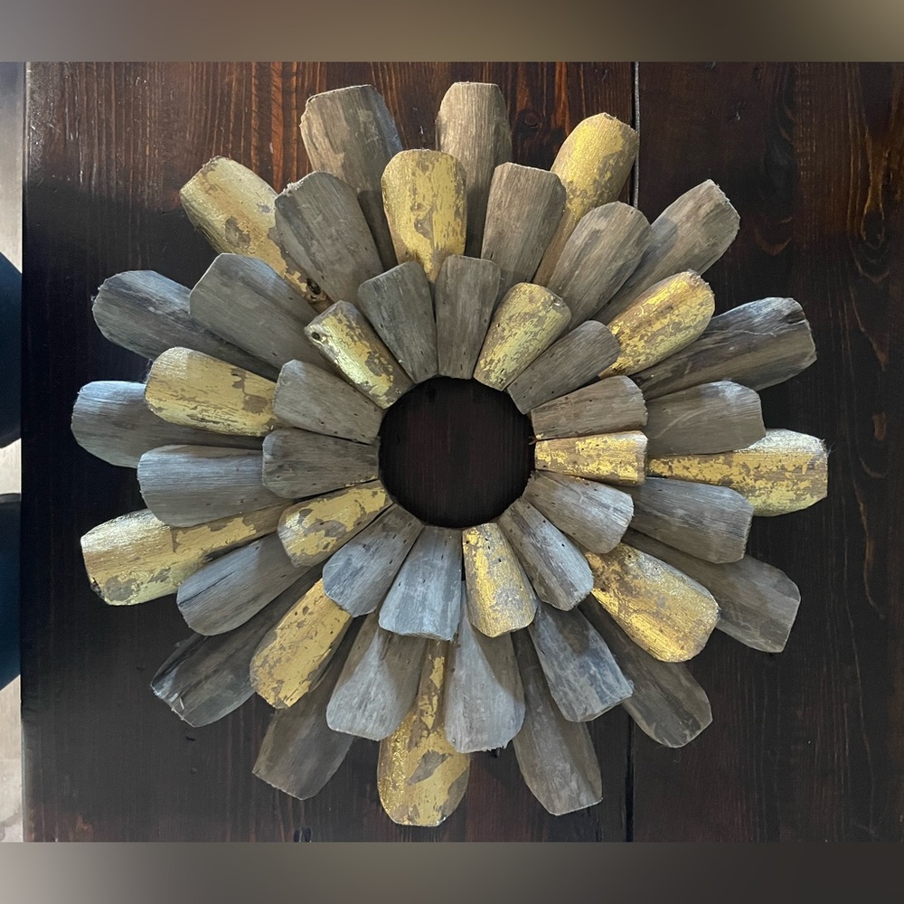 Home decor wood. Great condition